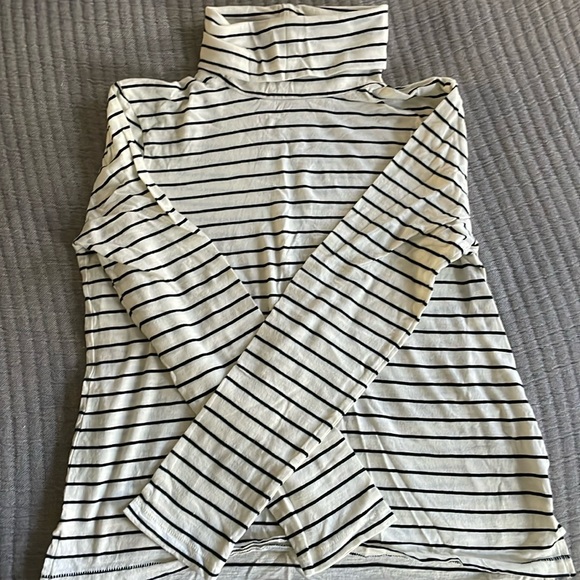 Madewell turtleneck - Picture 1 of 2